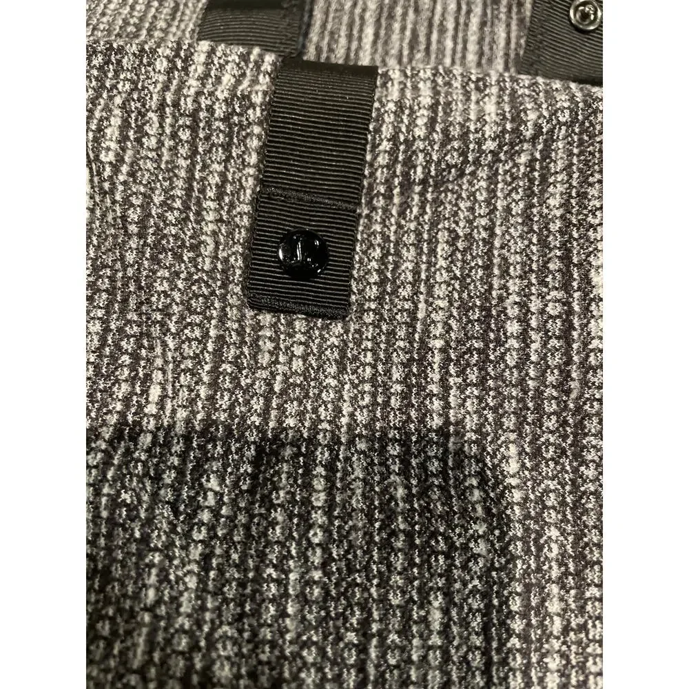 Lululemon Vinyasa Snap Infinity Scarf Wrap One Size Gray And Black Snap